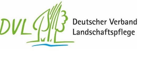 DVL Logo mit abstrakten Bäumen und Fluss